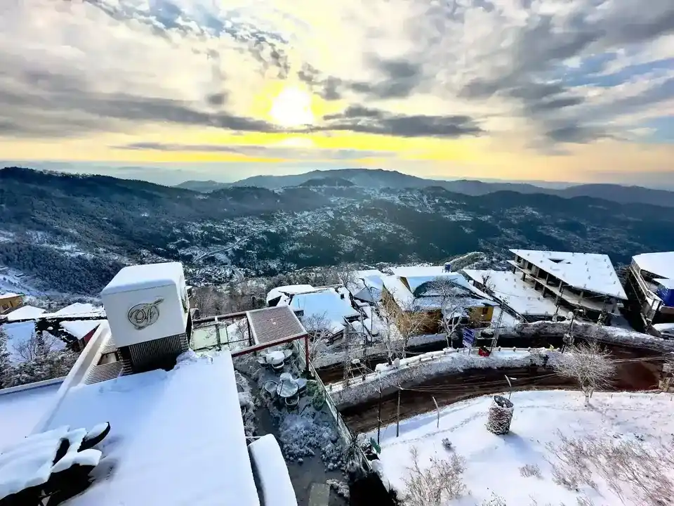 Jhika Gali Murree nearby hotel