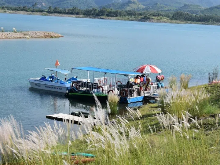 Mabali Island Khanpur is among the tourist places near Islamabad with water activities for visitors