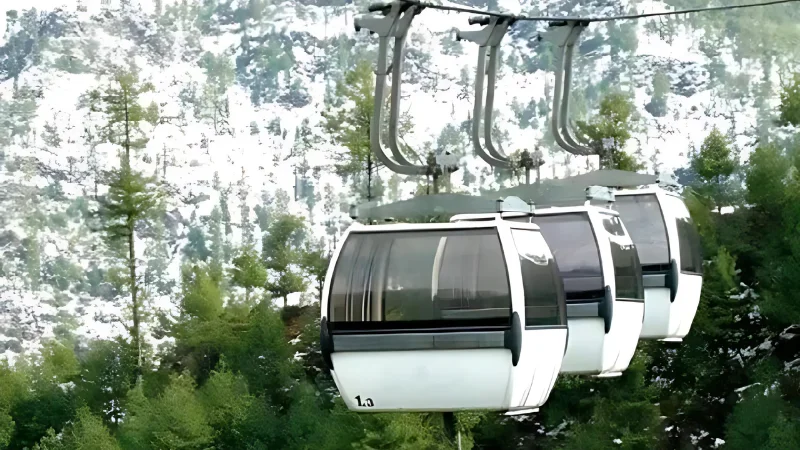 A snowy view of the Patriata cable car in Patriata Muree