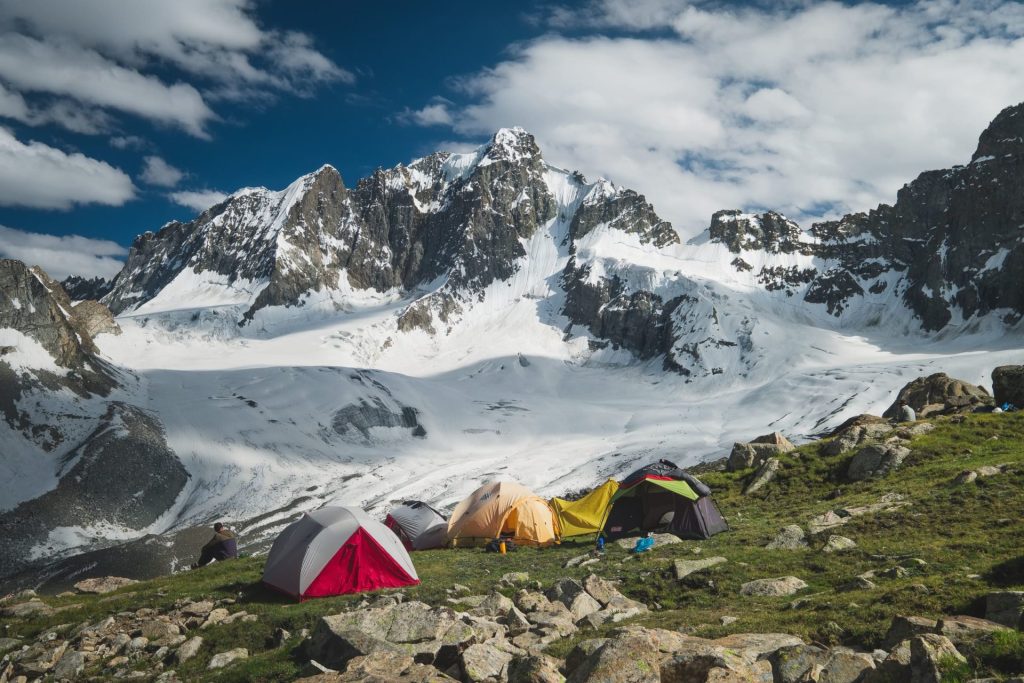 camping-at-barian-murree-in-winter